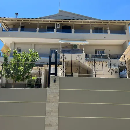 Alex Apartment Viros